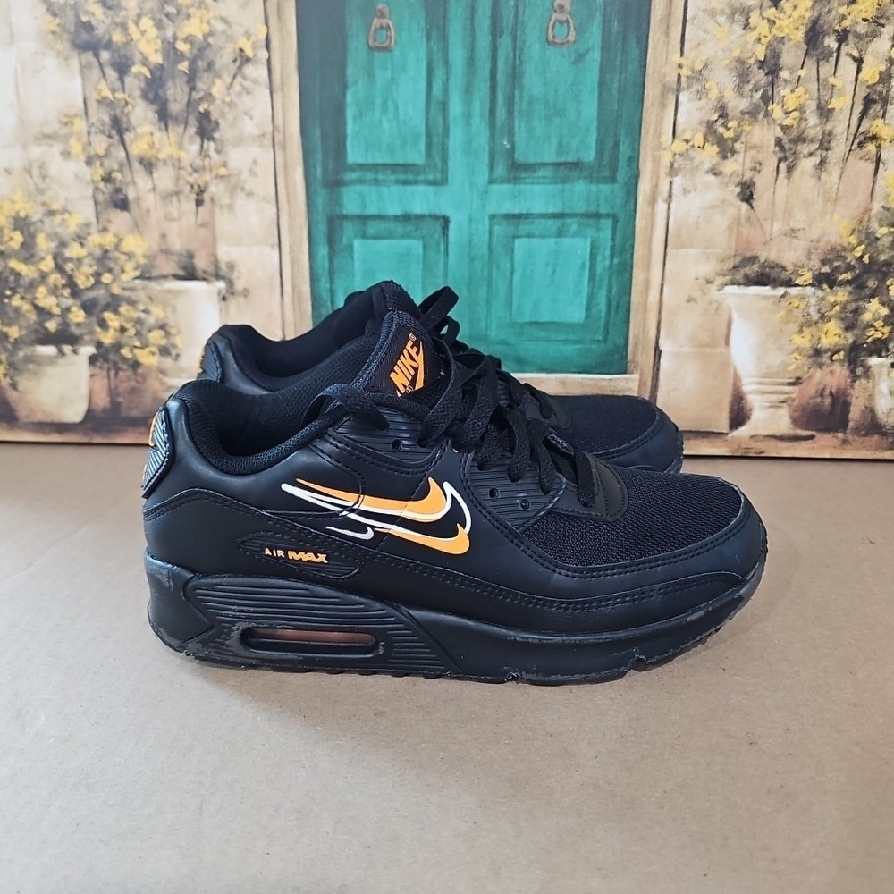 NIKE AIR MAX 90 GS BLACK / KUMQUAT - WHITE MUTI SWOOSH SIZE 6.5 Y